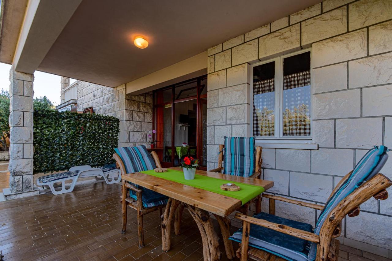 Apartments Mak Račišće Exteriér fotografie